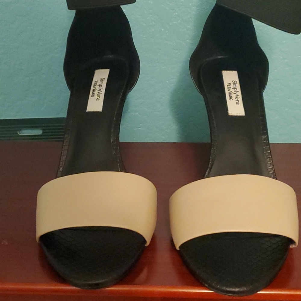 Vera Wang beige shoes Simply Vera